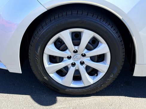 Used 2022 Toyota Corolla LE image 11