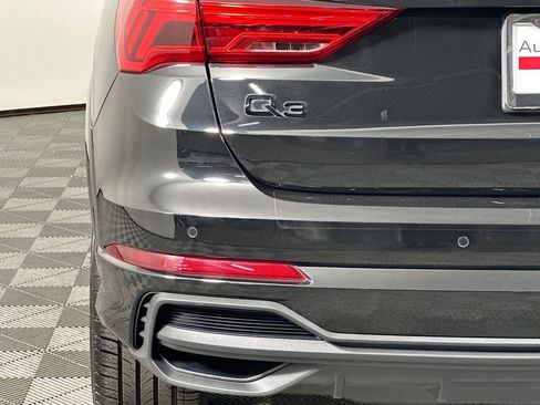 Used 2023 Audi Q3 2.0T Premium w/ Black Optic Sport Package AWD/4WD image 17