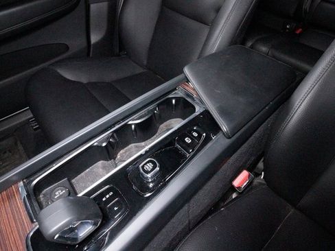 Certified 2023 Volvo XC60 B5 Plus w/ Protection Package Premier image 10