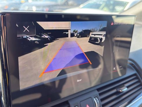 Used 2024 Audi SQ5 Premium image 16