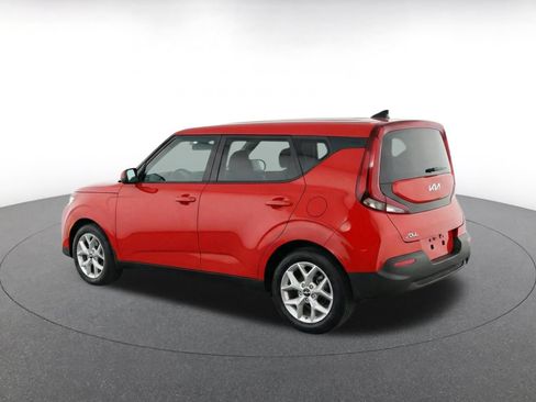 Used 2025 Kia Soul LX w/ LX Technology Package FWD image 8