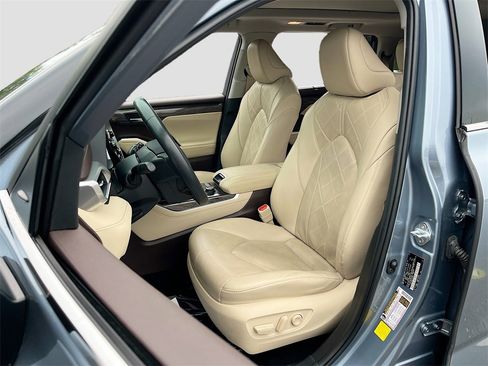 Used 2020 Toyota Highlander Platinum image 21
