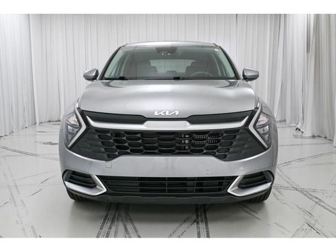 Used 2023 Kia Sportage LX image 3