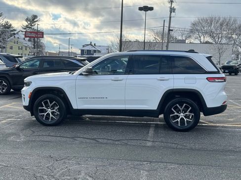 Used 2023 Jeep Grand Cherokee Limited image 2