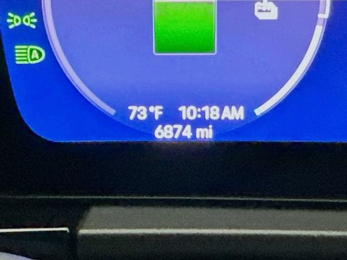 Used 2024 Porsche Macan Turbo Electric AWD/4WD image 12