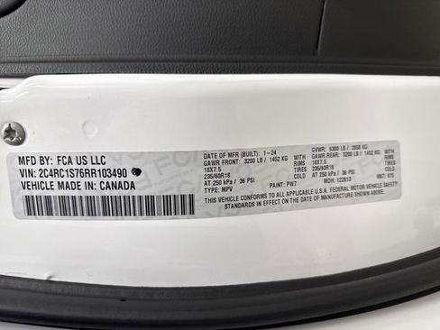 Used 2024 Chrysler Pacifica Select image 39