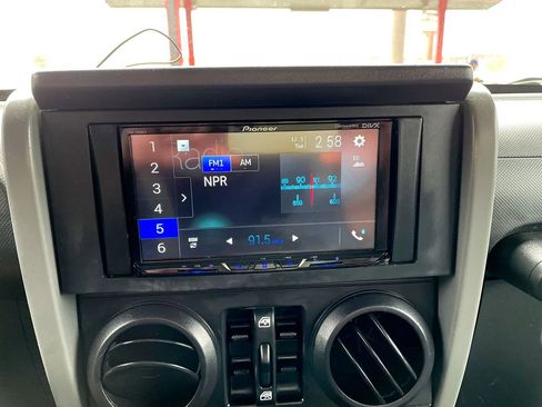 Used 2007 Jeep Wrangler Unlimited Sahara w/ Trailer Tow Group image 15