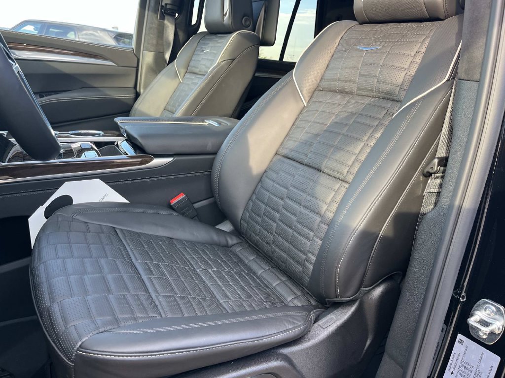 Used 2026 Cadillac Escalade Platinum Sport w/ LPO, ONYX Package AWD/4WD image 37