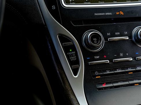 Used 2018 Lincoln MKX Select w/ Select Plus Package image 20