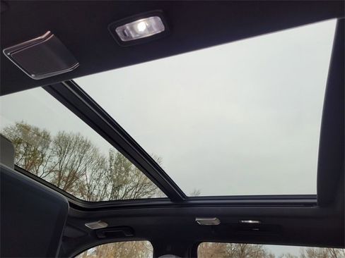 Used 2025 Cadillac Escalade ESV V image 22