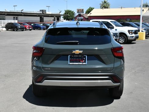 Used 2025 Chevrolet Trax LT FWD image 7
