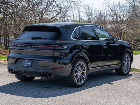 Used 2024 Porsche Cayenne S image 7