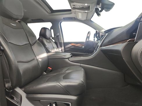 Used 2019 Cadillac Escalade Luxury image 27