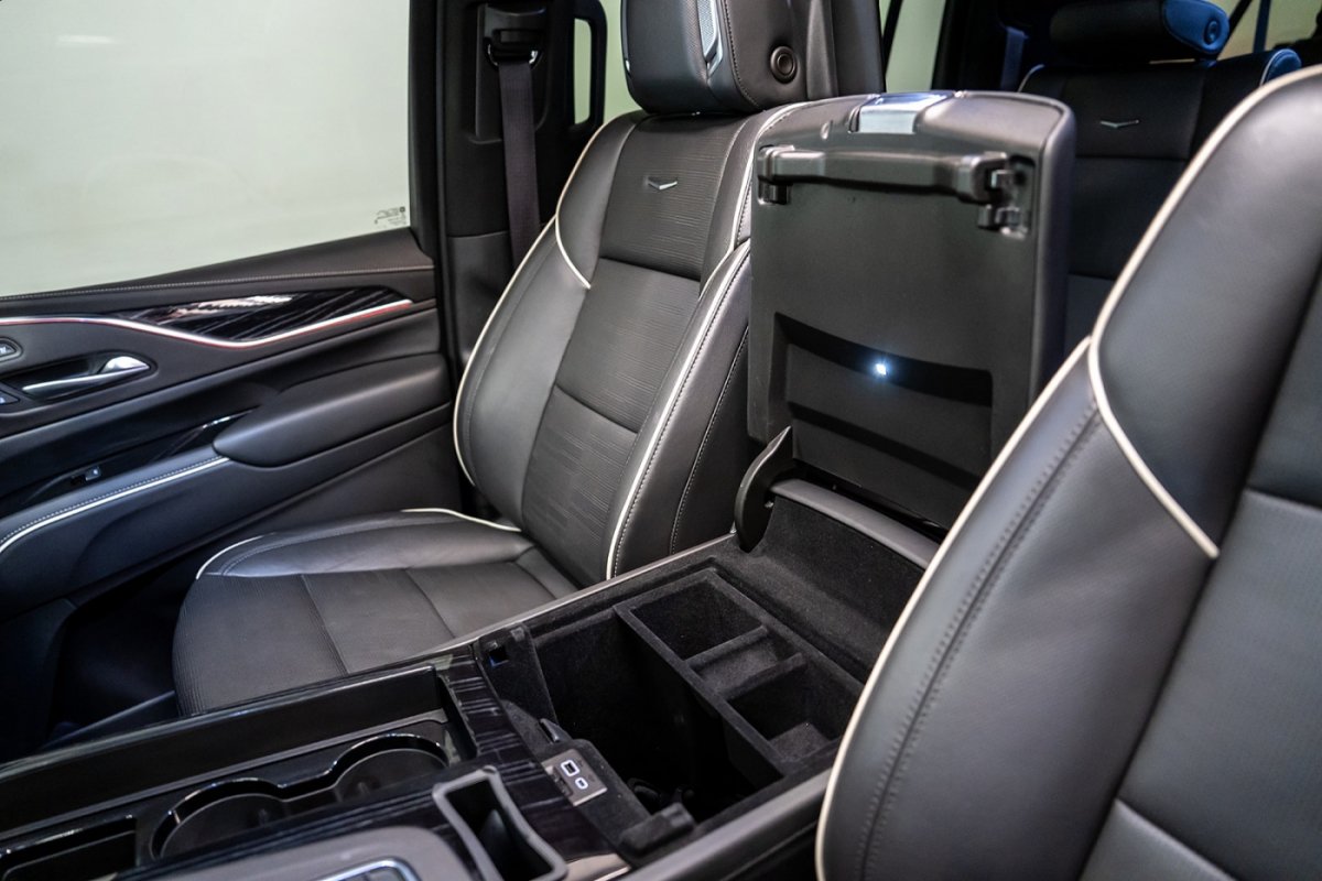 Used 2023 Cadillac Escalade ESV Sport w/ Touring Package AWD/4WD image 5