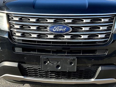 Used 2017 Ford Explorer XLT w/ XLT Technology Feature Bundle image 34