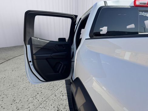 Used 2025 Chevrolet Colorado Trail Boss AWD/4WD image 32