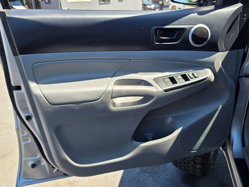 Used 2014 Toyota Tacoma PreRunner w/ TRD Off-Road Package image 30