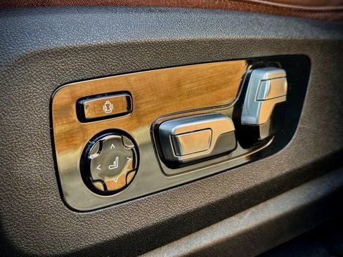 Used 2020 BMW X7 xDrive40i w/ Premium Package image 17