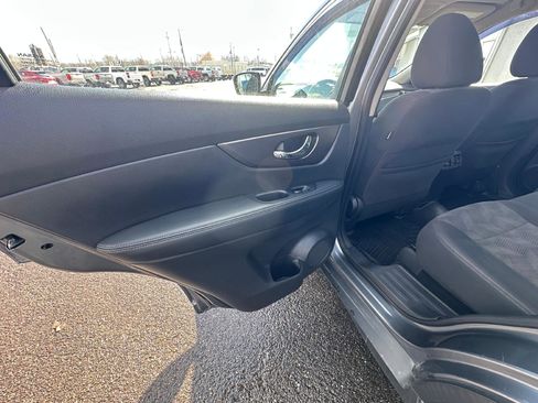 Used 2016 Nissan Rogue S image 22