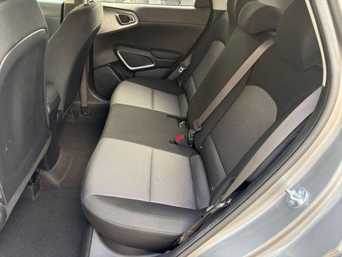 Used 2025 Kia Soul LX w/ LX Technology Package FWD image 32