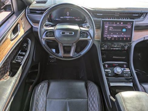 Used 2021 Jeep Grand Cherokee L Summit w/ Luxury Tech Group V AWD/4WD image 16