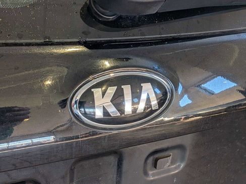 Used 2017 Kia Forte LX image 9