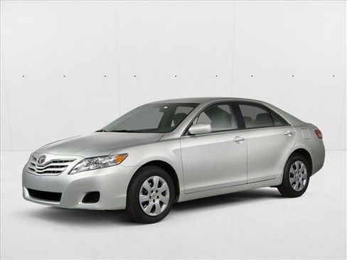 Used 2011 Toyota Camry LE FWD image 1