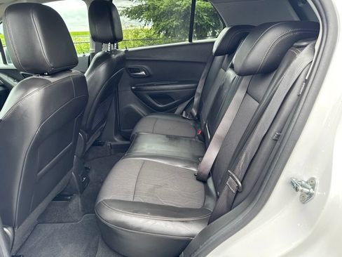 Used 2022 Chevrolet Trax LT w/ Driver Confidence Package AWD/4WD image 14