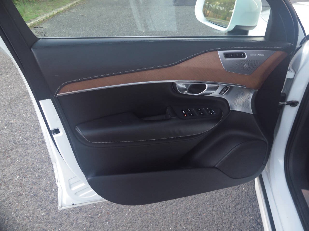 Used 2017 Volvo XC90 T8 Inscription w/ Luxury Package AWD/4WD image 32