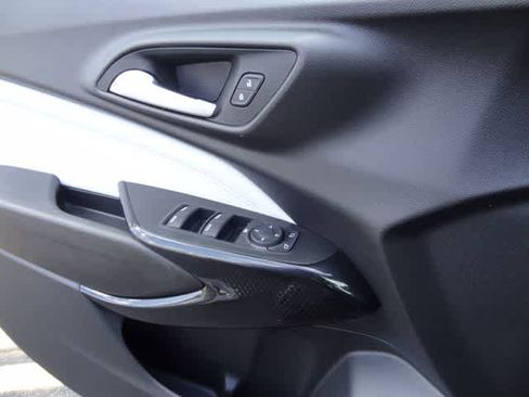 Used 2025 Chevrolet Trax LT image 15