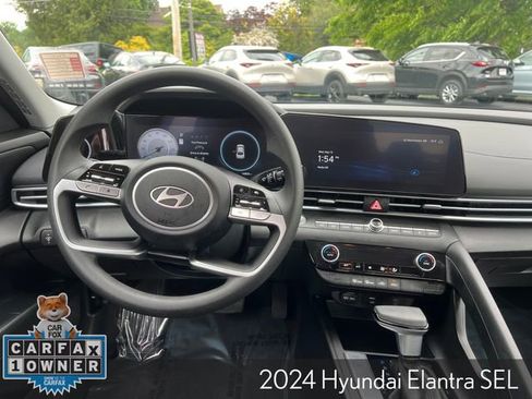 Used 2024 Hyundai Elantra SEL FWD image 14