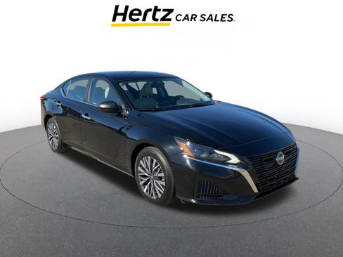 Used 2025 Nissan Altima 2.5 SV image 1