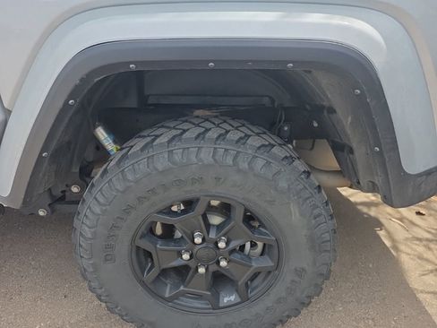 Used 2023 Jeep Gladiator Sport image 6