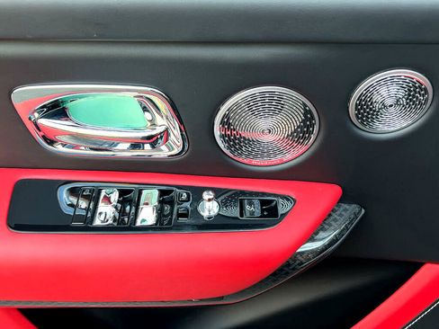 Used 2022 Rolls-Royce Cullinan Black Badge image 25