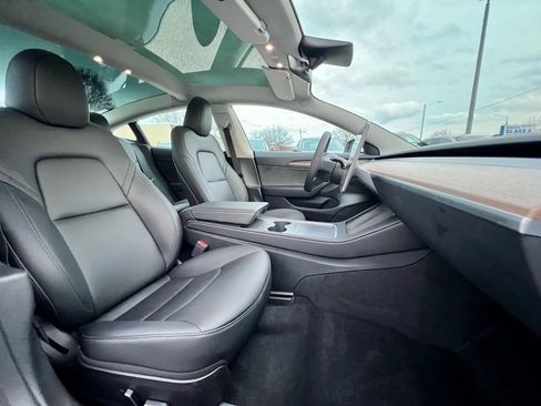 Used 2023 Tesla Model 3 Standard Range image 19