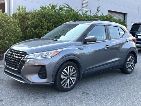 Used 2021 Nissan Kicks SV w/ Exterior Package image 3