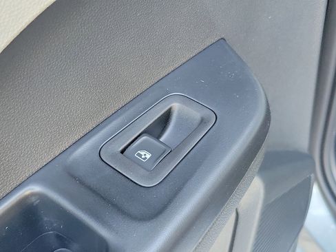 New 2026 Volkswagen Taos SE FWD image 17