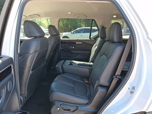 Used 2025 Honda Pilot EX-L image 11