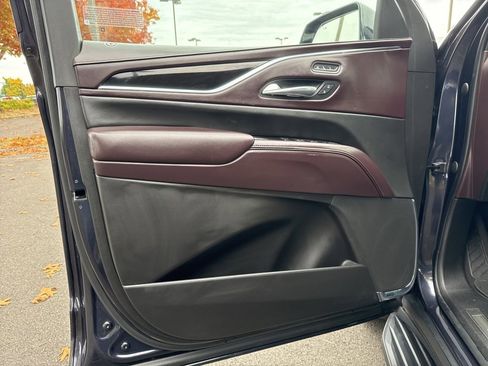 Used 2022 Cadillac Escalade ESV Premium Luxury Platinum image 11