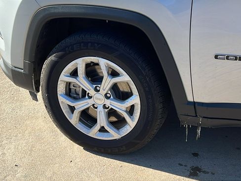 Used 2024 Jeep Compass Latitude image 12