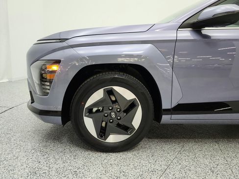 Used 2024 Hyundai Kona Limited FWD image 30