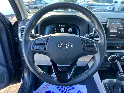 Used 2024 Hyundai Venue Limited image 35