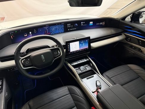 Used 2025 Lincoln Nautilus Reserve image 10