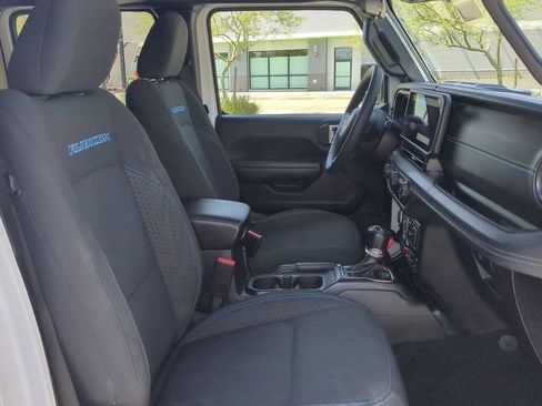 Used 2024 Jeep Wrangler Unlimited Rubicon 4xe AWD/4WD image 29