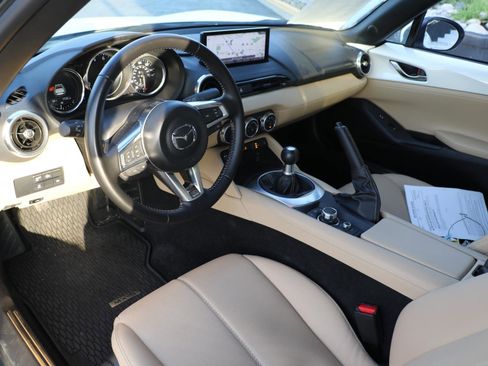 Certified 2025 MAZDA MX-5 Miata RF Grand Touring RWD image 10