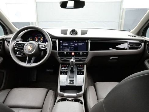 Certified 2025 Porsche Macan AWD/4WD image 20