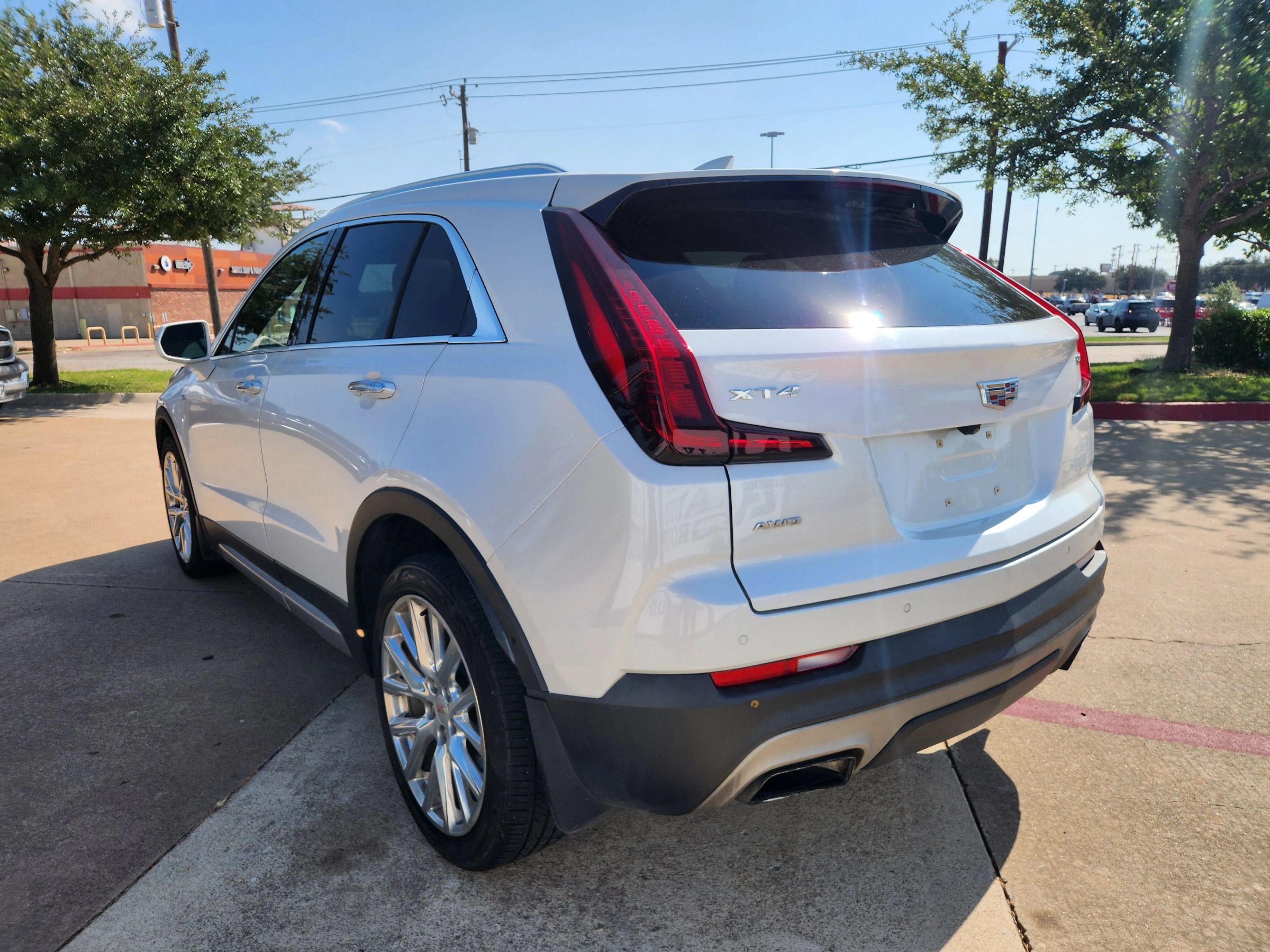 Used 2019 Cadillac XT4 Premium Luxury w/ Technology Package AWD/4WD image 3