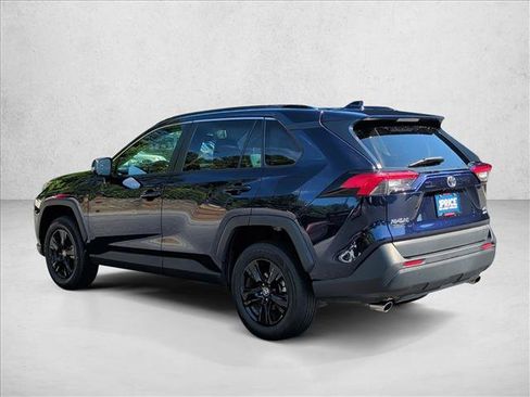 Used 2022 Toyota RAV4 XLE AWD/4WD image 7