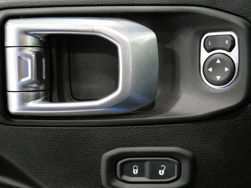 Used 2022 Jeep Wrangler Unlimited Sport AWD/4WD image 13