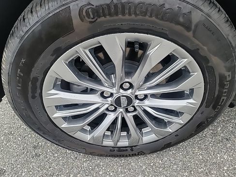Used 2025 Cadillac XT4 Premium Luxury AWD/4WD image 8